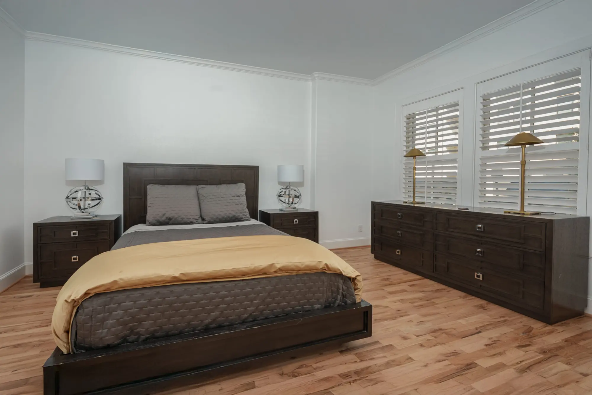 Secondary bedroom with ample natural light